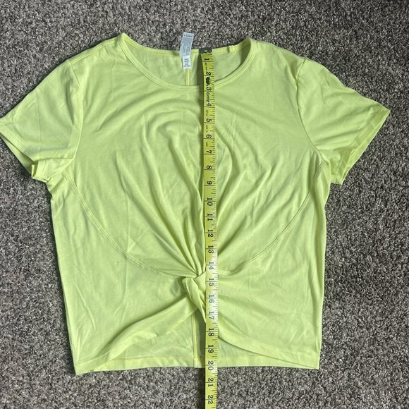 NWOT Yogalicious Cropped Twist Front Short Sleeve Active Workout Top, Size Med - Picture 4 of 6